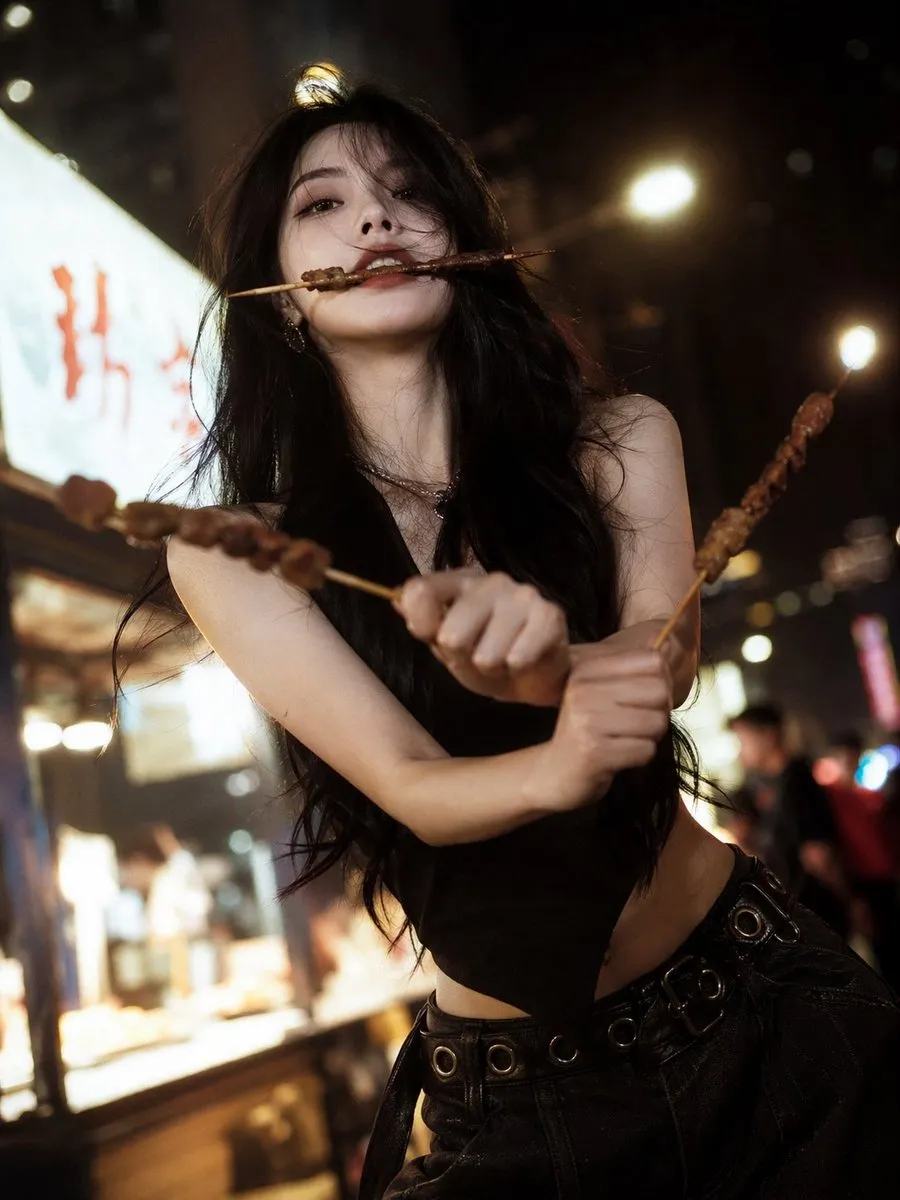 夜市场景下的华丽烧烤时尚人像：AI摄影SOP教程